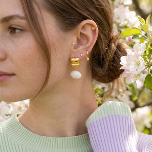 Boucles d'oreilles pendantes plaquées or avec imitation perle et zircon, bijoux tendance pour femmes - Product Image 1