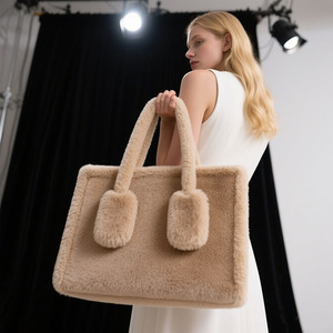 Borsa Shopping in Pelliccia Stile Coreano Personalizzabile con Logo per Donne, Borsa a Mano e a Spalla con Chiusura e Motivo a Lettere - Product Image 4