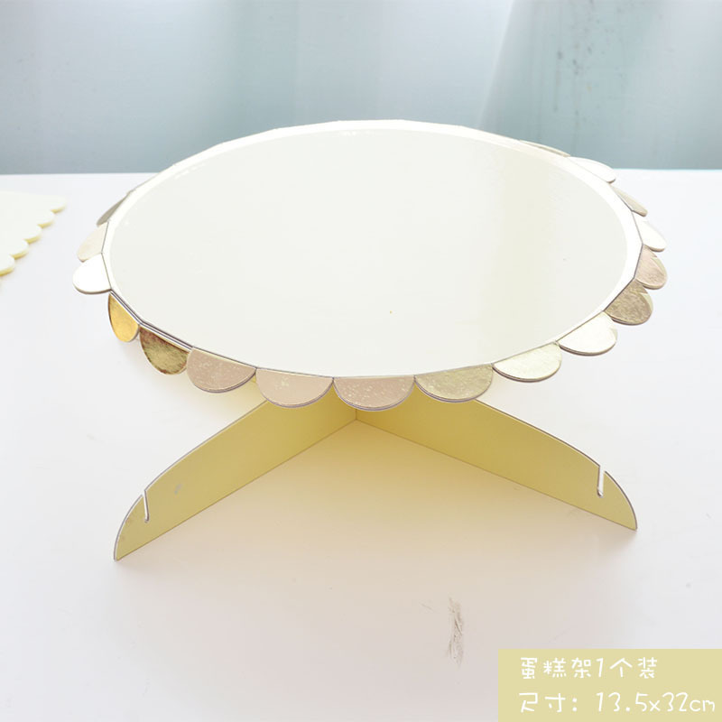 Alzata per torta a un livello in colore oro massiccio con go