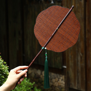 Abanico Redondo de Bambú, Abanico de Hoja de Palma Tejido a Mano con Borla, Regalo Coleccionable Artístico - Product Image 1