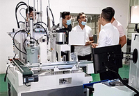 Nuova Macchina Automatica Dashuo per l'Assemblaggio di Downlight LED Industriali con Controllo PLC, 1 Anno di Garanzia, Ingranaggi e Cuscinetti