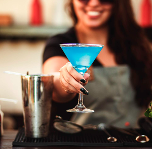 Bicchiere da Martini Senza Stelo con Design a Onde Marine <span class=keywords><strong>Blu</strong></span> Oceano per Matrimoni, Feste e Bar - Product Image 4