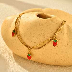 Commercio all'ingrosso oro placcato in acciaio al titanio doppio braccialetto di fascino fragola da ragazza dolce in stile vento in acciaio inox gioielli di nicchia - Product Image 3