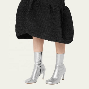 Botines Personalizados de Oro Sólido para Mujer, con Punta Cuadrada, Cierre Lateral, Tacón Alto y Delgado - Product Image 2