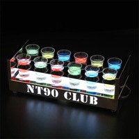 Support de présentation de vin LED rechargeable en acrylique écologique avec 12 verres à liqueur lumineux pour événements VIP