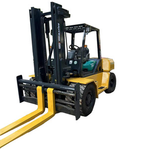 Montacargas Usado Komatsu 100 TCM FD100 de 4 Ruedas con Desplazador Lateral Hidráulico, 10 Toneladas, Diésel, Neumáticos Sólidos, Diseño Original Nuevo, Modificable - Product Image 1