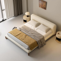 Lit double capitonné Boucle avec tête de lit incurvée, base en bois massif à profil bas, crème, style rétro italien pour chambre à coucher et appartement
