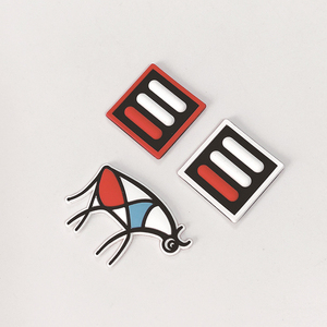 Tùy chỉnh nổi vá cảm giác mềm mại bền Silicone truyền nhiệt thương hiệu logo số lượng lớn - Product Image 3