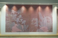 Papier peint mural floral exquis de qualité supérieure Fond rose et design botanique pour la décoration murale intérieure de la maison, de l'hôtel, du salon