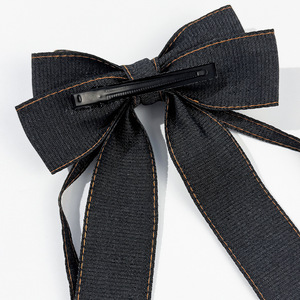 مشبك شعر معدني أنيق وحلو على الطراز الكوري للأطفال، إكسسوار حفلات راقي بشريط دنيم وفيونكة، متوفر بثلاثة ألوان - Product Image 3