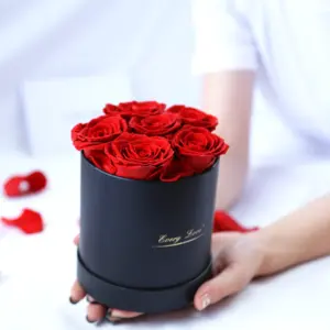 Fornecedor de ouro personalizado ins venda quente preservada rosas que duram um ano em redonda/quadrada/forma de coração caixa de presente para ela