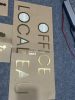 Enseigne personnalisée en titane plaqué or, 3 mm d'épaisseur, avec support adhésif intégral, logo plaqué haut de gamme pour mur/vitrine