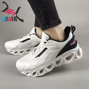 Chaussures de marche décontractées pour hommes, nouvelles, pour le sport en plein air, respirantes, en mesh, avec fonction antidérapante - Product Image 1
