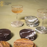 Ensemble de sous-verres en marbre naturel de luxe moderne YUSHI, dessous de verre en pierre veinée unique pour projets de design haut de gamme et décoration intérieure