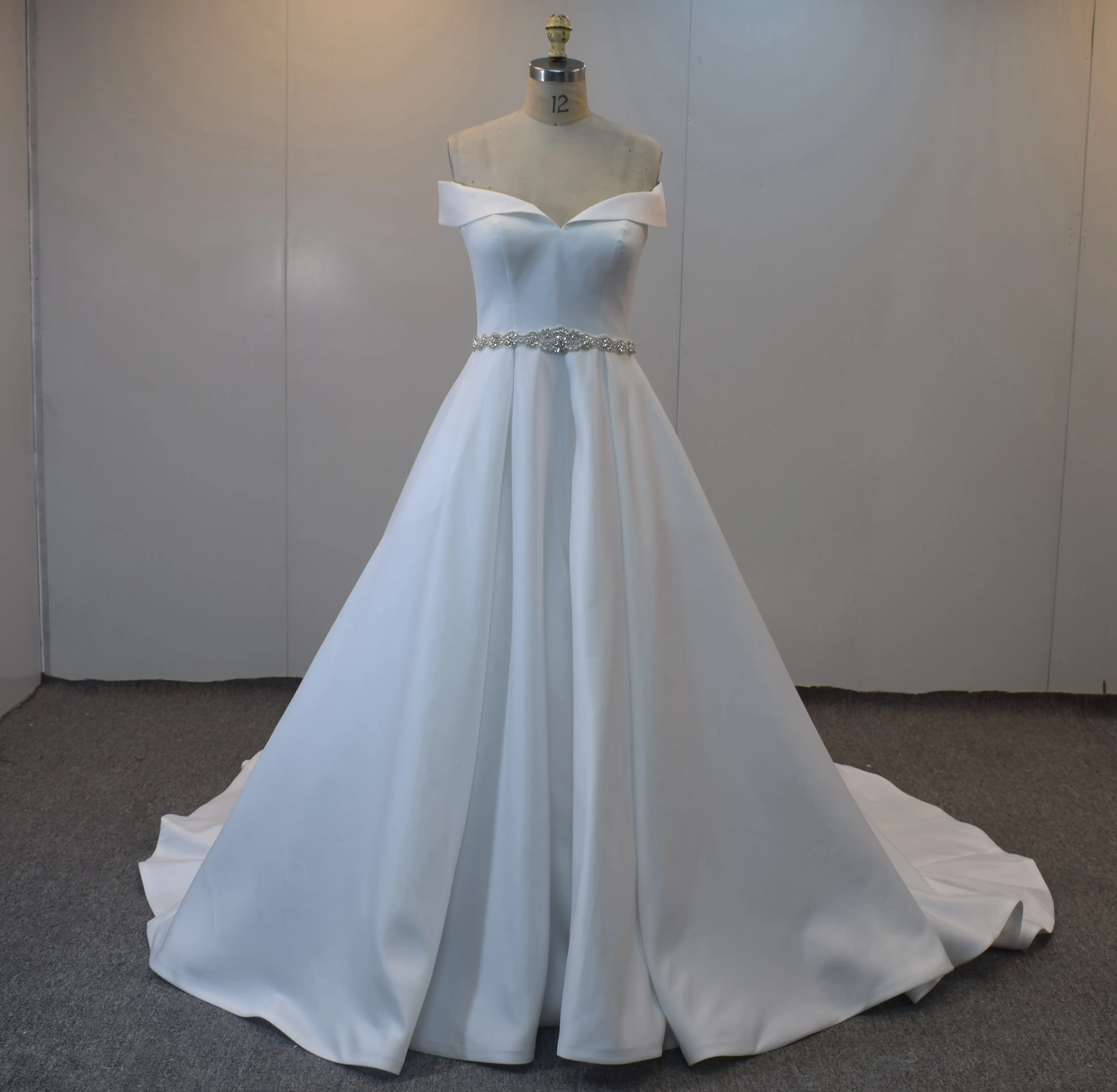 Custom Sleeveless with train Wedding Dress bridal Dress With Woman