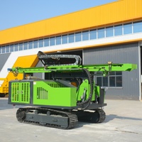 Machine de forage hydraulique solaire sur chenilles pour fondations photovoltaïques et installation de fermes solaires