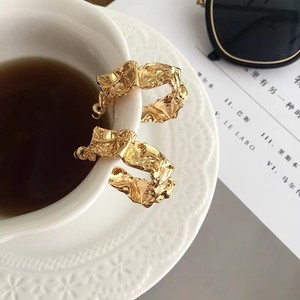 Nouveau S aiguille métal rides lave argent cerceau pour femmes coréen Niche Design Style minimaliste boucles d'oreilles - Product Image 3