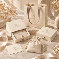 Ensemble d'emballage de luxe pour bijoux avec logo personnalisé, comprenant une boîte cadeau à tiroir, un sac de shopping en papier, une pochette en velours et une carte pour colliers et boucles d'oreilles