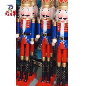 Fabricant 1.5/1.8/2.0 pieds avec des motifs de personnages de taille personnalisable Décoration <span class=keywords><strong>casse</strong></span>-<span class=keywords><strong>noisette</strong></span> de haute qualité pour parc commercial - Product Image 1