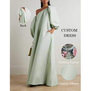 Abito lungo da donna verde menta chiaro con spalle scoperte e maniche a lanterna - Design ampio e fluido, stile casual elegante - Product Image 1