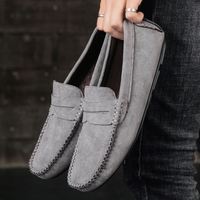 Chaussures pour hommes cousues à la main en cuir velours, antidérapantes, à semelle souple, faciles à enfiler et à retirer, pour affaires, loisirs et trajets quotidiens, type mocassins.