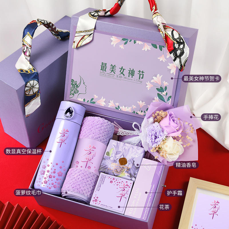 ถ้วยฝางฮวา, ผ้าขนหนู, ชาดอกไม้, สบู่, แฮนด์ครีม, ช่อดอกไม้