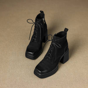 Botas de media pantorrilla de tacón grueso, impermeables y antideslizantes, de piel de vacuno de primera calidad, color liso, estilo retro, con cinturón decorativo, las más vendidas. - Product Image 1