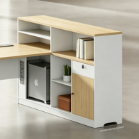 Poste de travail de bureau pour 4 personnes de qualité E0, écologique, avec cloison moderne et minimaliste, bureau informatique en îlot