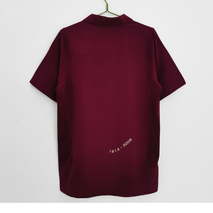 Vente en gros d'uniformes de football thaïlandais personnalisés de haute qualité, version classique rétro, manches courtes, respirants, chemises d'été 100% - Product Image 1