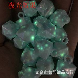 Perles pendentifs cubiques facettées couleur unie 16 mm en résine plastique plaquée UV pour bricolage, ornement de voiture fait main, accessoires de perlage - Product Image 4