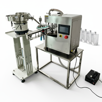 Automatische zakjesafvulmachine voor staande zuigzakken met dop, geschikt voor melk, sap, dranken en andere vloeistoffen.