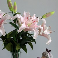 Vente en gros de fleurs de lys artificielles de grande taille à 2 têtes, en PU, de haute qualité, au toucher réaliste, pour la décoration de mariage