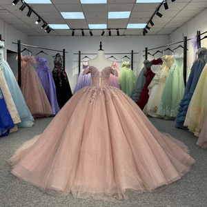 6754 Vestidos de Quinceañera Rosa con Patrón de Encaje Brillante para Mujer - Product Image 1