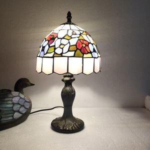 Lámpara de Mesa Tiffany de Vidrio con Diseño Floral Rosa de 8'', Lámpara de Escritorio Pequeña para Cafetería, Comedor y Dormitorio - Product Image 4