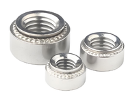 Échantillon gratuit Écrou à sertir autobloquant de qualité M4 8.8 Acier au carbone Aluminium Zinc galvanisé pour l'assemblage de machines
