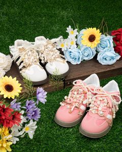 Deinduser Kit de Dijes para Zapatillas y Calcetines, para Mujer, con Dijes Decorativos Brillantes y Dorados para Cordones, con Perla B - Product Image 6