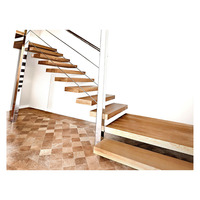 Escalier flottant contemporain en bois de noyer, escalier cantilever pour l'intérieur d'une villa de luxe