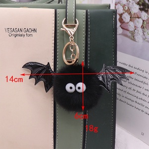 Porte-clés mignon <span class=keywords><strong>en</strong></span> forme de chauve-souris avec <span class=keywords><strong>pompon</strong></span> <span class=keywords><strong>en</strong></span> <span class=keywords><strong>fourrure</strong></span>, breloque de sac pour Halloween, cadeau pour femmes et enfants, vente <span class=keywords><strong>en</strong></span> gros - Product Image 6