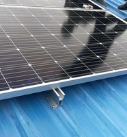 Système de montage solaire pour toiture métallique, structure de support modulaire fixe, étanche et non-pénétrante pour projets solaires sur toitures d'usines