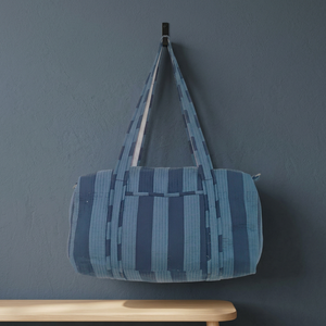 Bolsa de Viaje Deportiva de Lujo con Rayas Textiles, Bolsa de Gimnasio de Gran Capacidad con Cierre de Cremallera de Algodón, Patrón Azul Gris - Product Image 3