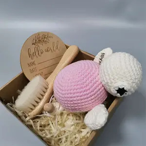TK New Born Baby Gift Set lavorato a mano Crochet Turtle Pull String giocattolo musicale con pennello in legno di faggio/carta Souvenir