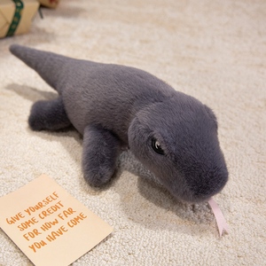 Peluche personnalisée Dragon de Komodo moelleuse avec détails brodés, toucher super doux, anti-stress, idéale pour les cadeaux et les fêtes - Product Image 4