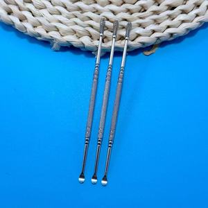Limpiador de oídos de acero inoxidable, con doble cabezal de resorte, extendido, herramienta de limpieza de oídos de estilo clásico para uso doméstico, adultos y niños. - Product Image 4