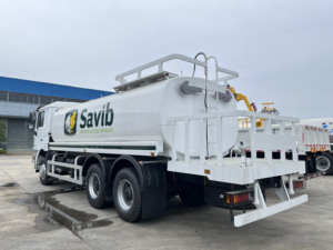 Camión Cisterna de Agua para Granja Shacman de 20m3, Camión Cisterna para Riego Agrícola y Ganadero, Camión Cisterna para Limpieza de Carreteras con Cañón, en Venta - Product Image 3