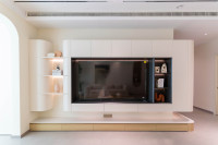 Meuble TV en bois convertible et extensible sur mesure, style minimaliste et épuré, pour salon