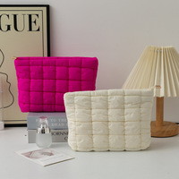 Vente en gros de trousse de toilette matelassée avec logo imprimé personnalisé, trousse de toilette matelassée drôle, trousse de maquillage matelassée