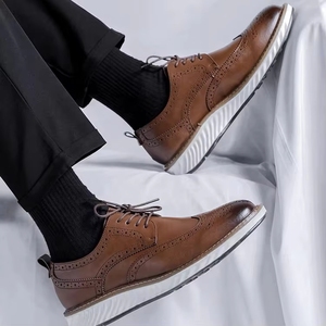 Chaussures montantes style britannique en patchwork marron, avec lanière en cuir huilé, rehaussantes et légères pour l'automne - Product Image 4