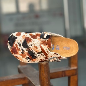 Mules plates de créateur de plein air unisexe avec logo personnalisé de haute qualité Pantoufles à semelle épaisse en cuir de crin pour femmes et hommes - Product Image 5