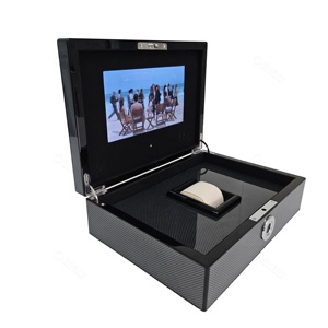 Acabado de laca negra brillante y pantalla inteligente integrada Caja de reloj de madera de lujo para caballero moderno - Product Image 4
