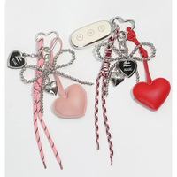 Porte-clés en similicuir Cœur, Breloque de sac avec nœud en perles métalliques, Anneau porte-clés mousqueton en forme de cœur pour la décoration de sacs à main et sacs à dos pour femmes